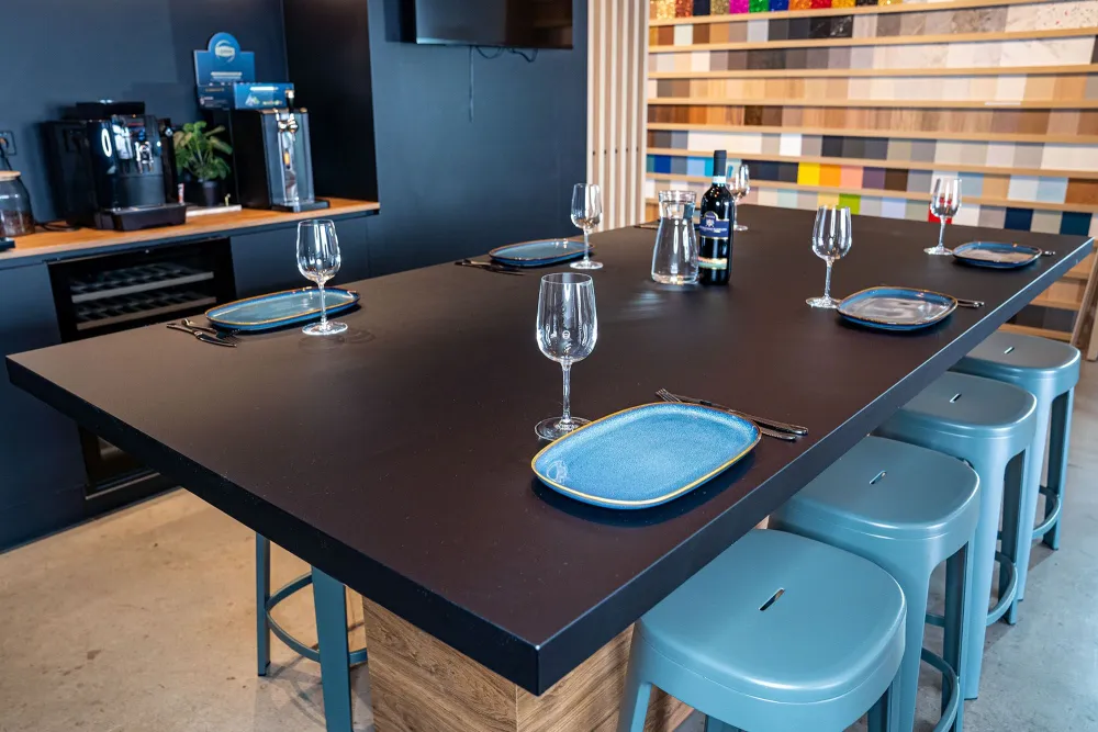 Extra Large - Black Matt